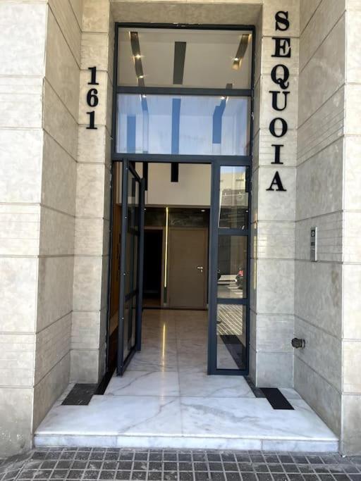 Location, 2 Minute To Casa Blanca